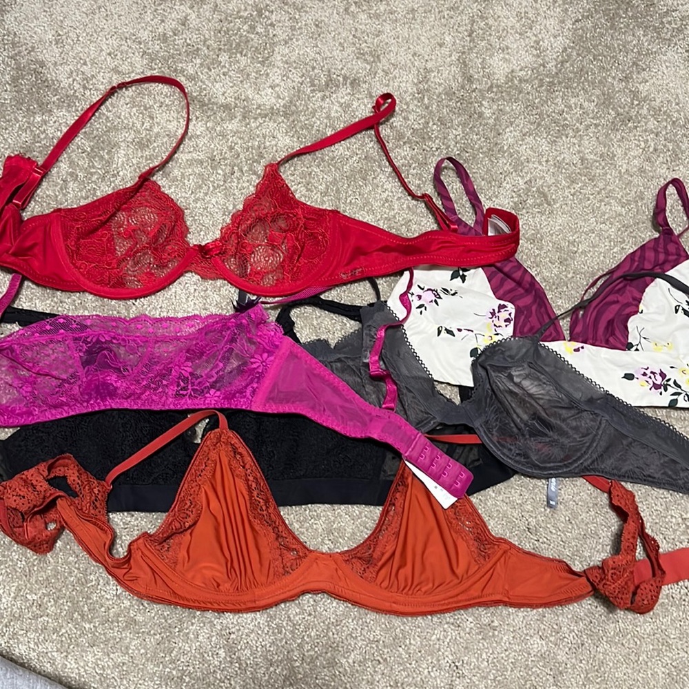 Six Lacey bras 36B